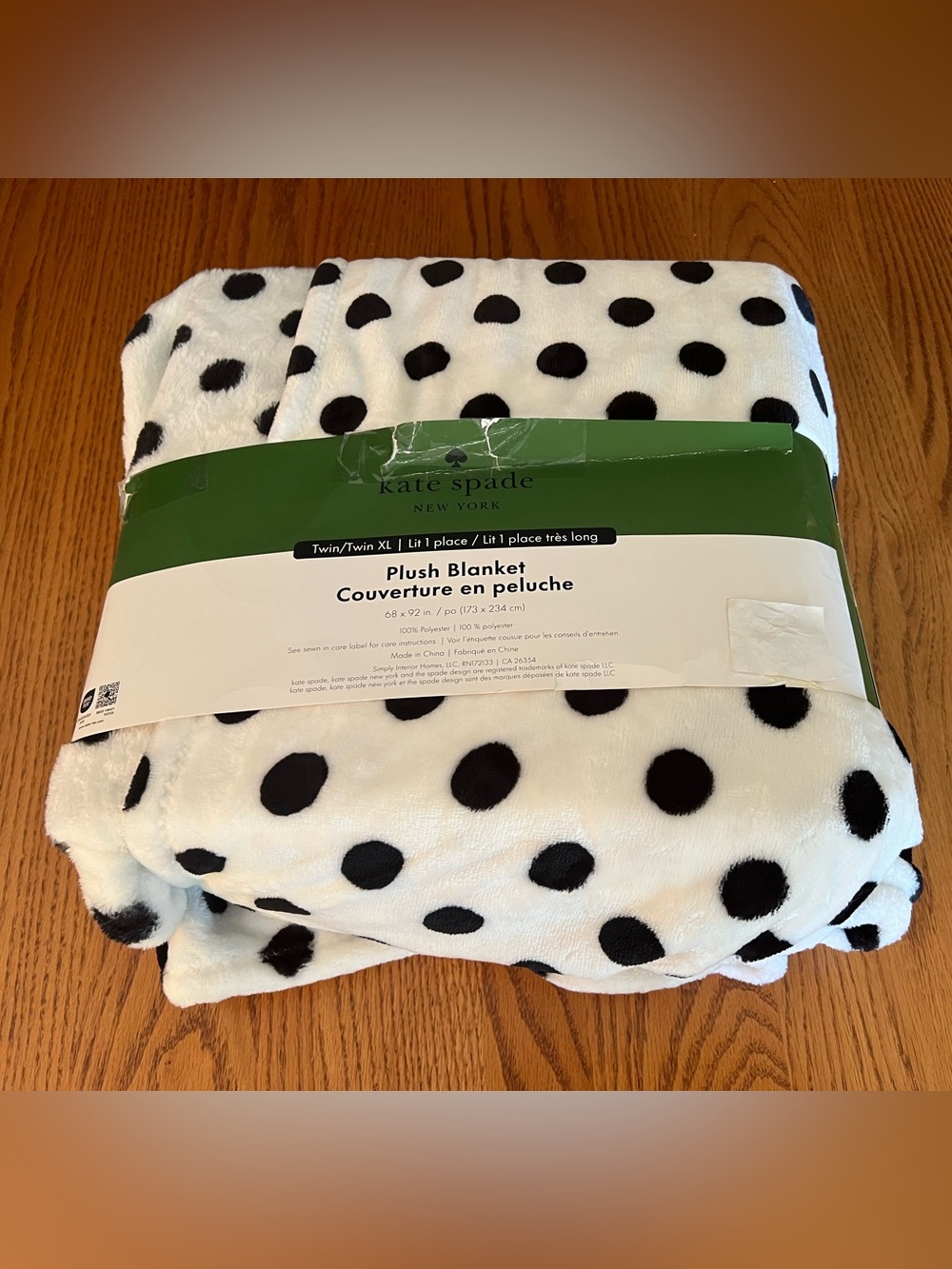 Kate Spade Twin XL Fleece White with Black Polka Dot Blanket 68 x 92”